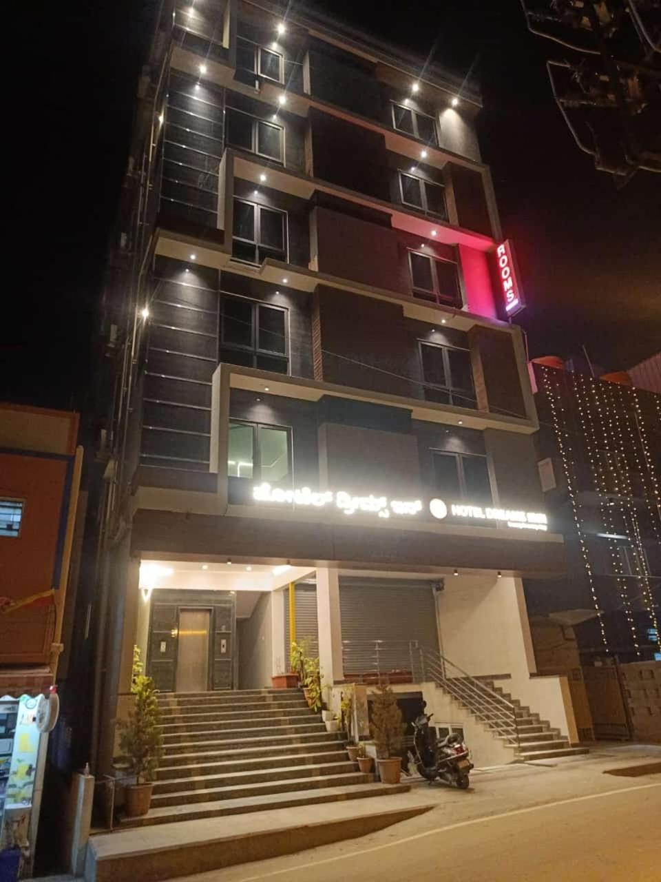 Hotel Dreams Inn بنغالور المظهر الخارجي الصورة