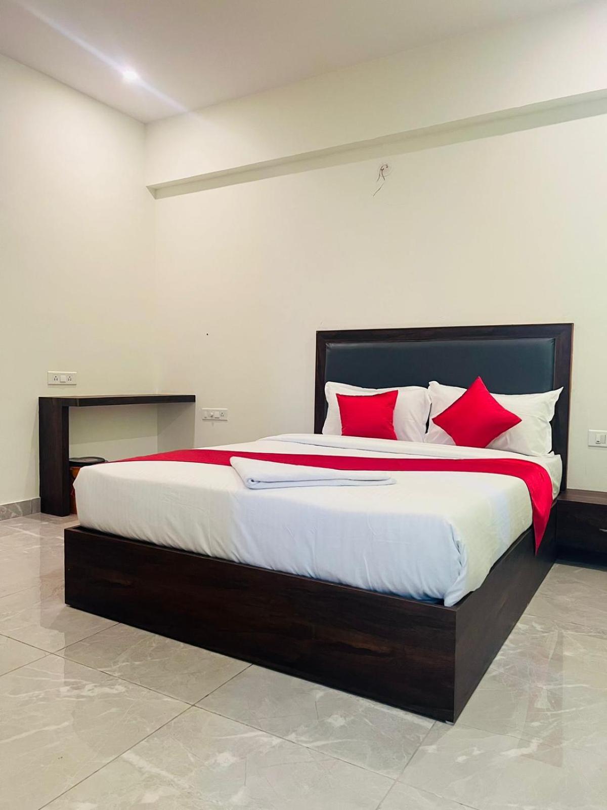 Hotel Dreams Inn بنغالور المظهر الخارجي الصورة